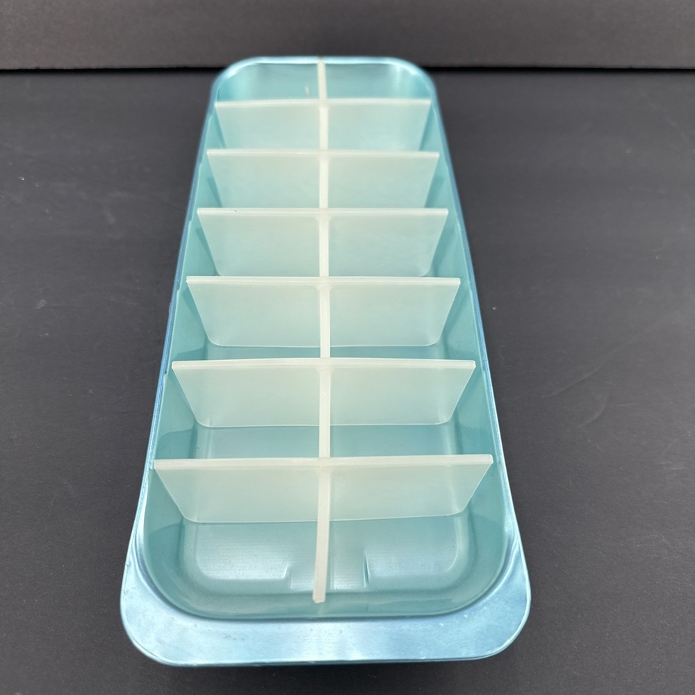 Vintage Aluminum Metal Ice Cube Tray 14 Cubes Plastic Insert